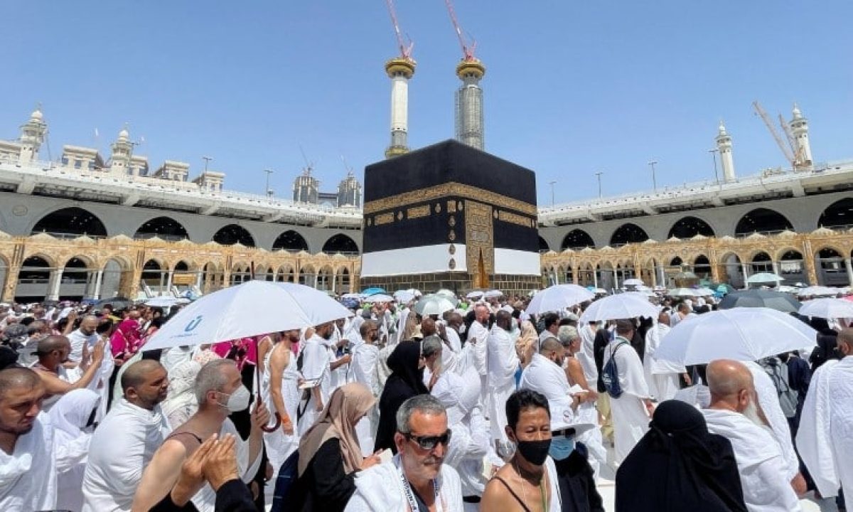 Another Nigerian Pilgrim Returns Lost €1,750 In Saudi Arabia  | Sahara Reporters bit.ly/3VCcHCT