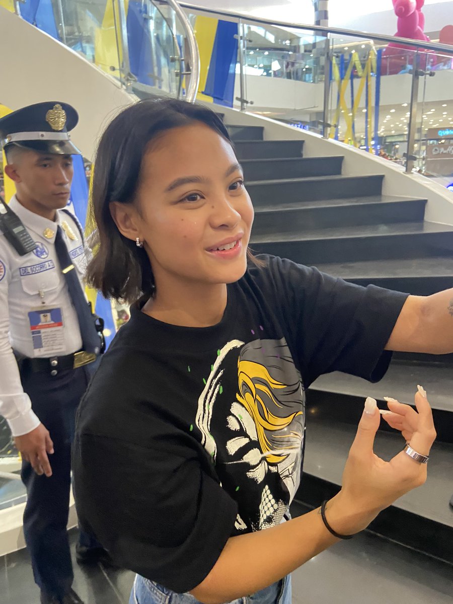 She’s too pretty in person at ang bait nyaaaaa huhu Iloveyou sm <a href="/hannahkathleenp/">Hannah</a>