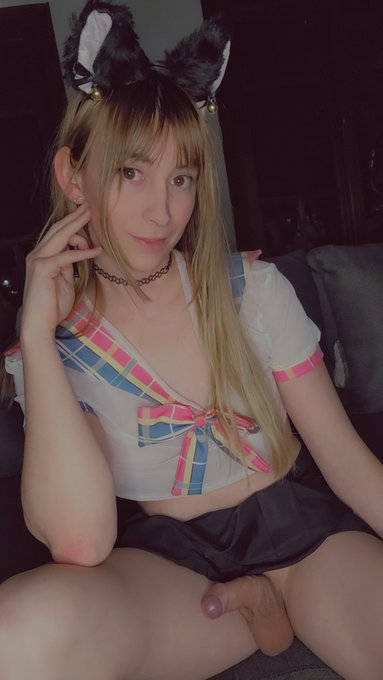 Is my skirt too short? 😜 https://t.co/L2NpHj72ol<a href="/tag/mondaymotivation"class="tags"><span>#mondaymotivation</span></a>