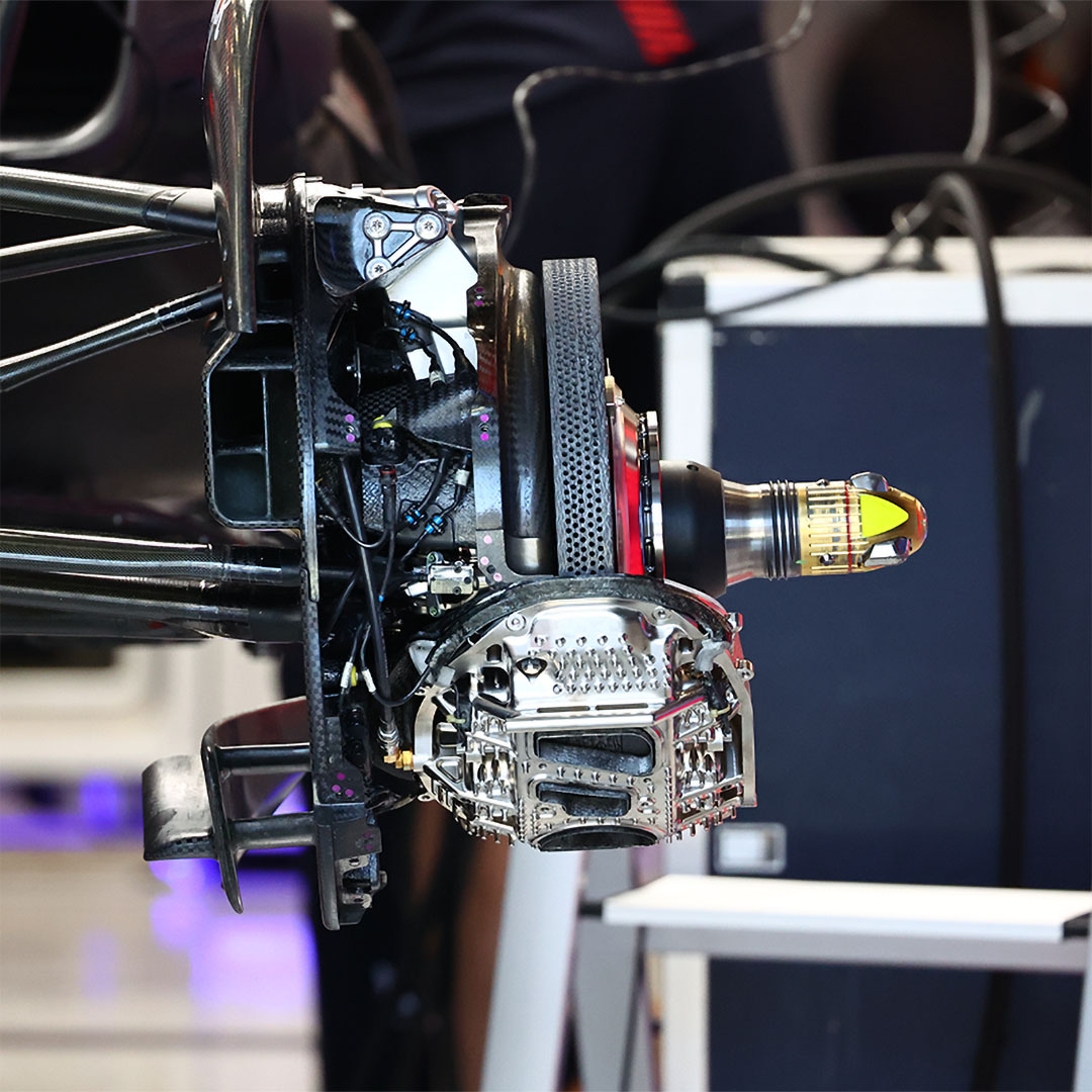 In 3 of the braking points at the Red Bull Ring, Formula 1 drivers exert a load on the pedal of over 140 kg. Of the nearly 10 seconds of brake use in a lap, in fact, over two-thirds come from these 3 turns.