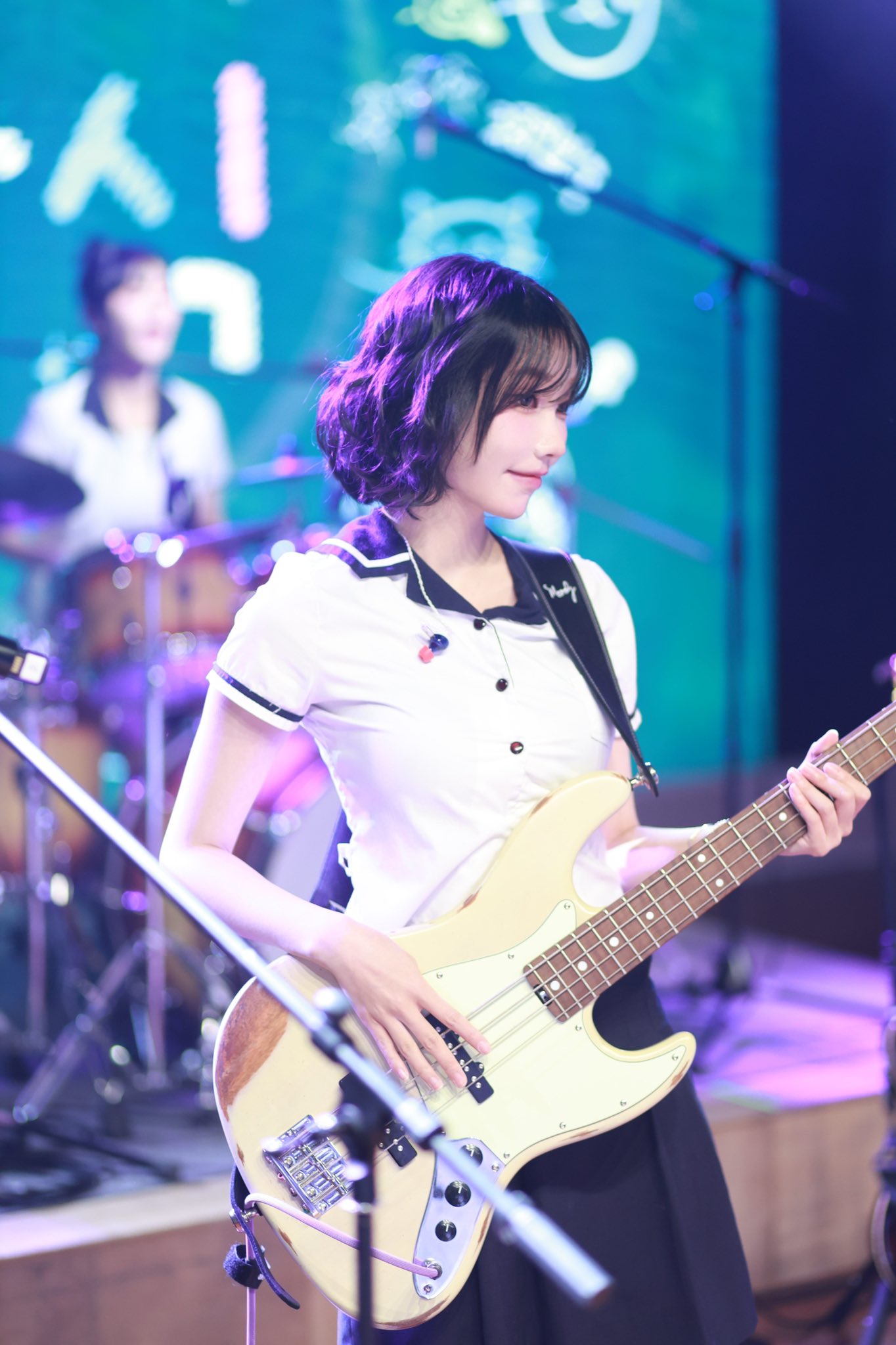 GQ61vqIaQAAoLgj?format=jpg&name=large