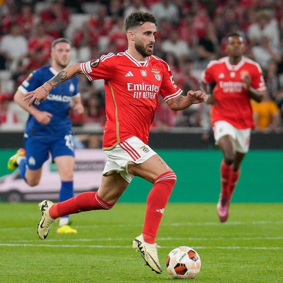 “Daha 6 ay önce Muçi’ye 10 milyon € verdiler. Şimdi 10 numaraya transfer yapıyorlar” diyorlar. Şöyle söyleyeyim; paramız var, alıyoruz. Sizi ilgilendirmez.