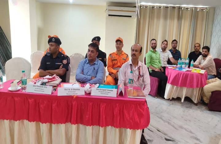 01NDRF's tweet photo. #आपदा_सेवा_सदैव_सर्वत्र
#saving_lives_and_beyond
Providing DM Training to TGT Teachers #Kendriya #Vidyalaya ,#Maligaon, #Guwahati, #Assam
@NDRFHQ
@ndmaindia
@CMOfficeAssam https://t.co/GMp0ibd6FR