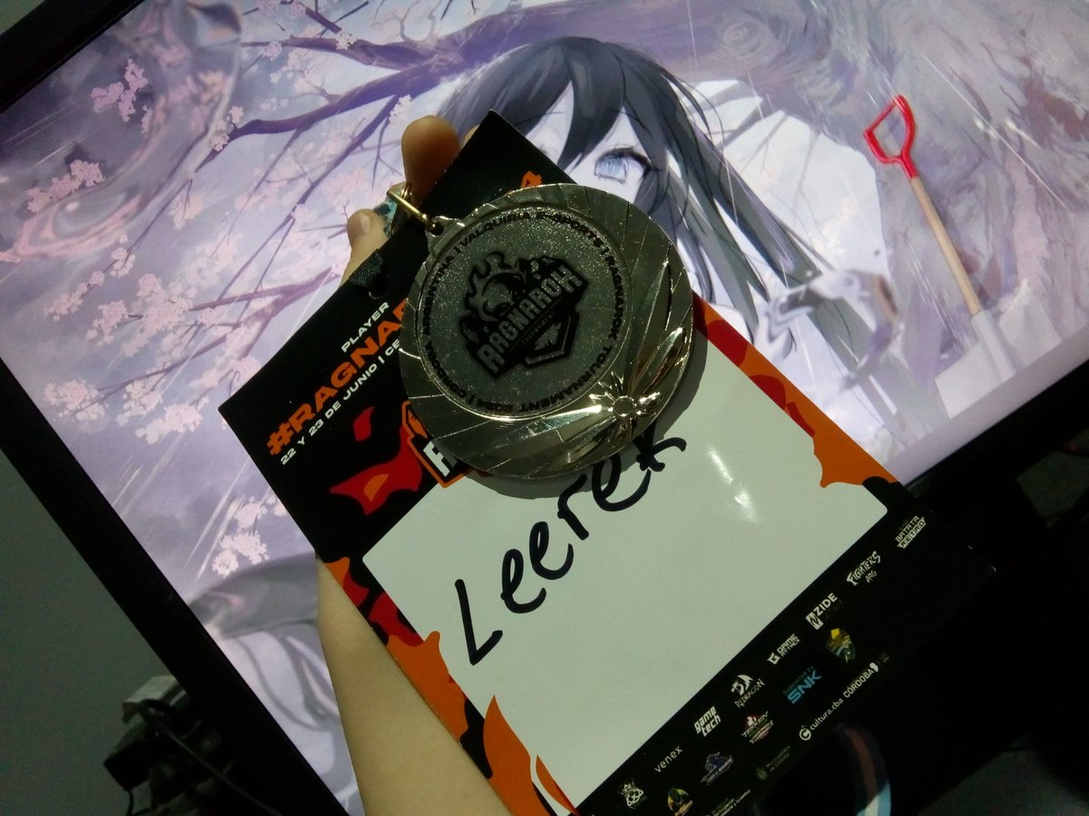 De vuelta en casa, salí tercero por granblue en mi segundo presencial y comenté matches por primera vez en mi vida en ese mismo lugar. Conocí a la mayor parte de la comunidad que me faltaba conocer y muy buena onda cada uno de ustedes. Gracias por la oportunidad y la experiencia.
