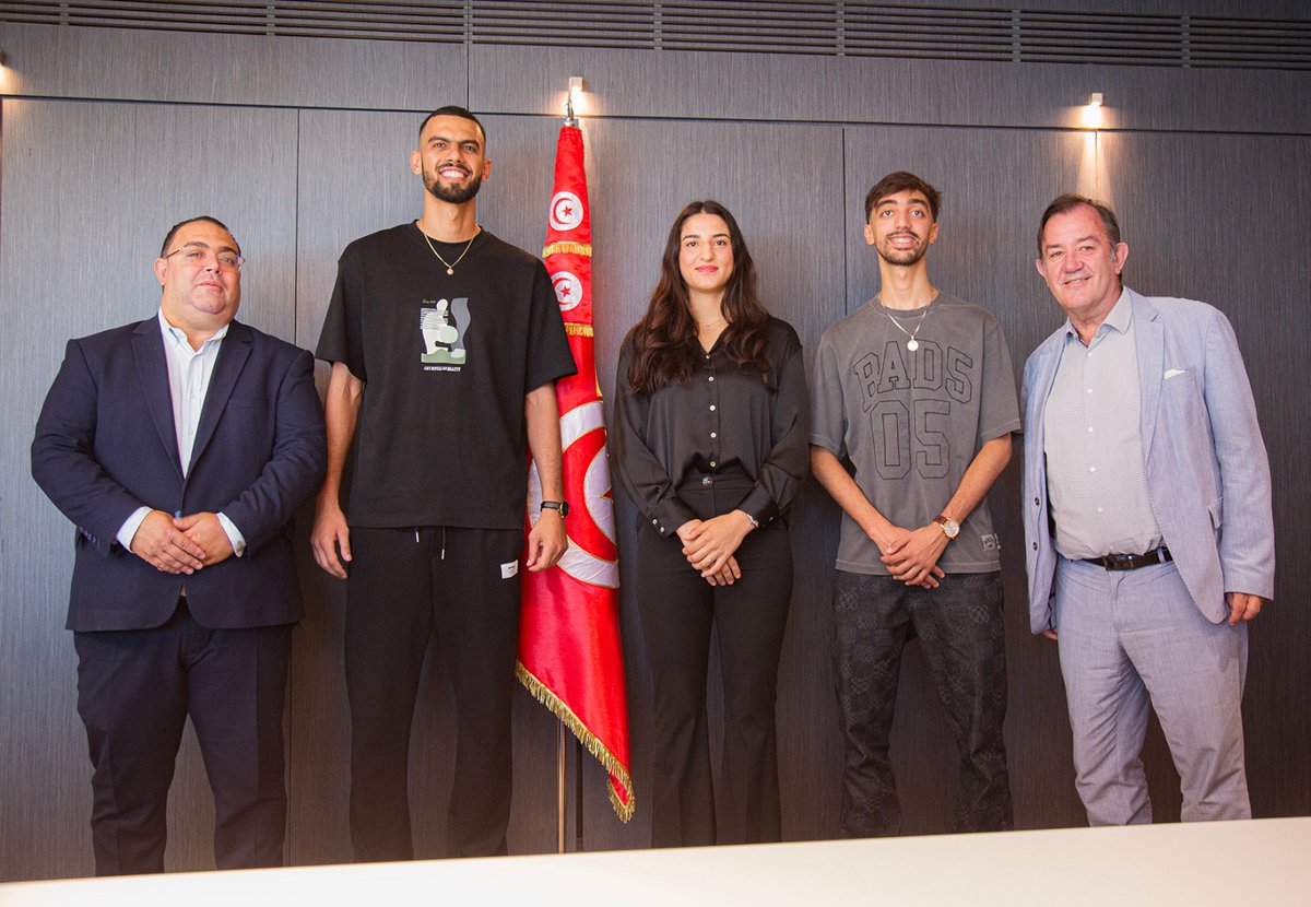 millet_thierry's tweet photo. Heureux d’accueillir ce matin  @OrangeTN  trois athlètes tunisiens , Firas Katoussi, Zeineb Sghaier et Mohamed Khalil Jendoubi, qualifiés pour Paris et que nous sommes fiers de soutenir @orangeafrica @inesHAMADI3 @ADJILANI https://t.co/4rDfORO1Ck