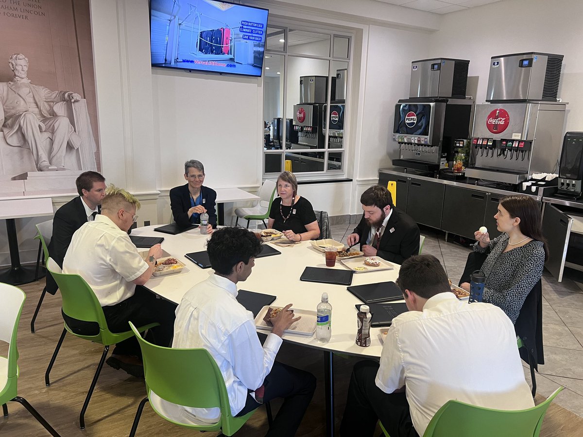 The first step in effective Advocacy? Food! Can’t have hungry teens wandering the halls of government. #sasanac2024 @PenfieldCSD #FIRSTweets