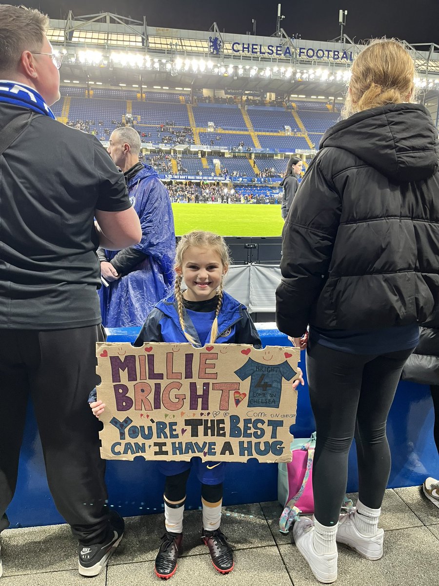 Louk09's tweet photo. Millie Bright please could you give a shout out to my little girl Isabelle for her 7th birthday today. She is your biggest fan 🙏🏻⚽️🏴󠁧󠁢󠁥󠁮󠁧󠁿💙@Mdawg1bright https://t.co/iTP9callcP