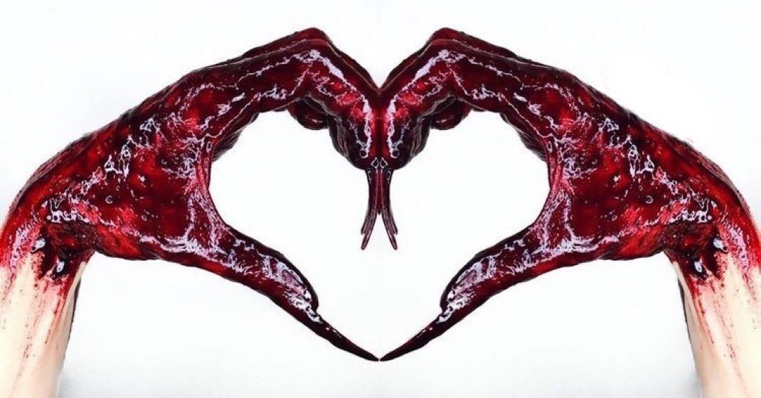 𝐭𝐡𝐞 𝐯𝐚𝐦𝐩𝐢𝐫𝐚 𝐬𝐡𝐨𝐰 🪦 (@horrorsthetics) on Twitter photo 