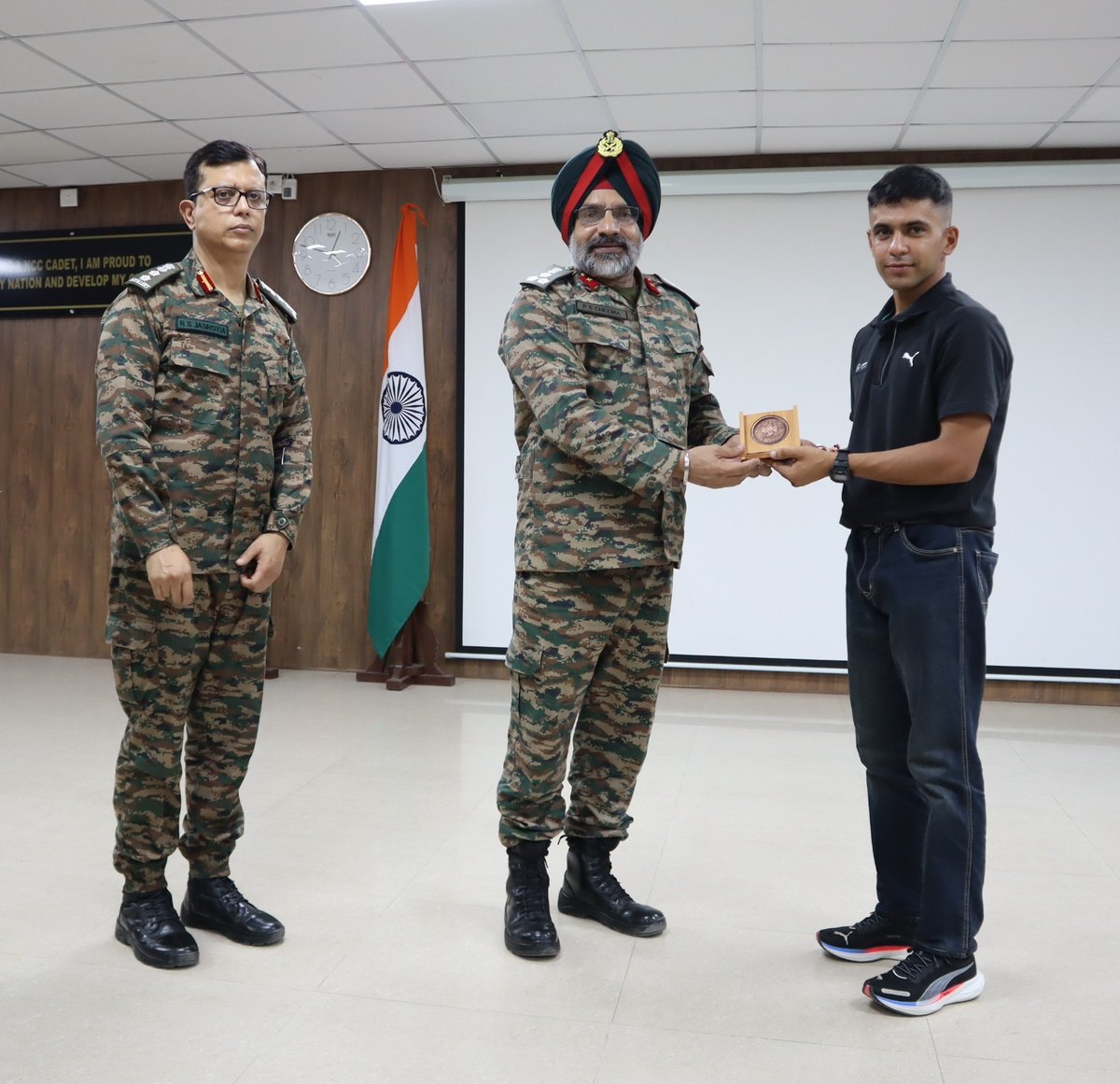 prodefencejammu's tweet photo. Brig PS Cheema,Gp Cdr, Jammu Group honored three ex #NCC Cdts now @IAF_MCC #FlyingOfficers: Charanjit Singh Gill, Pulkit Ratra & Zubiksha Thakur. Their stories inspired 500 cadets. These officers will mentor SSB aspirants.
@IAF_MCC
@IN_NavalAcademy
@HQ_DG_NCC
@diprjk
@KNO_NEWS https://t.co/8YzfqkUZk9