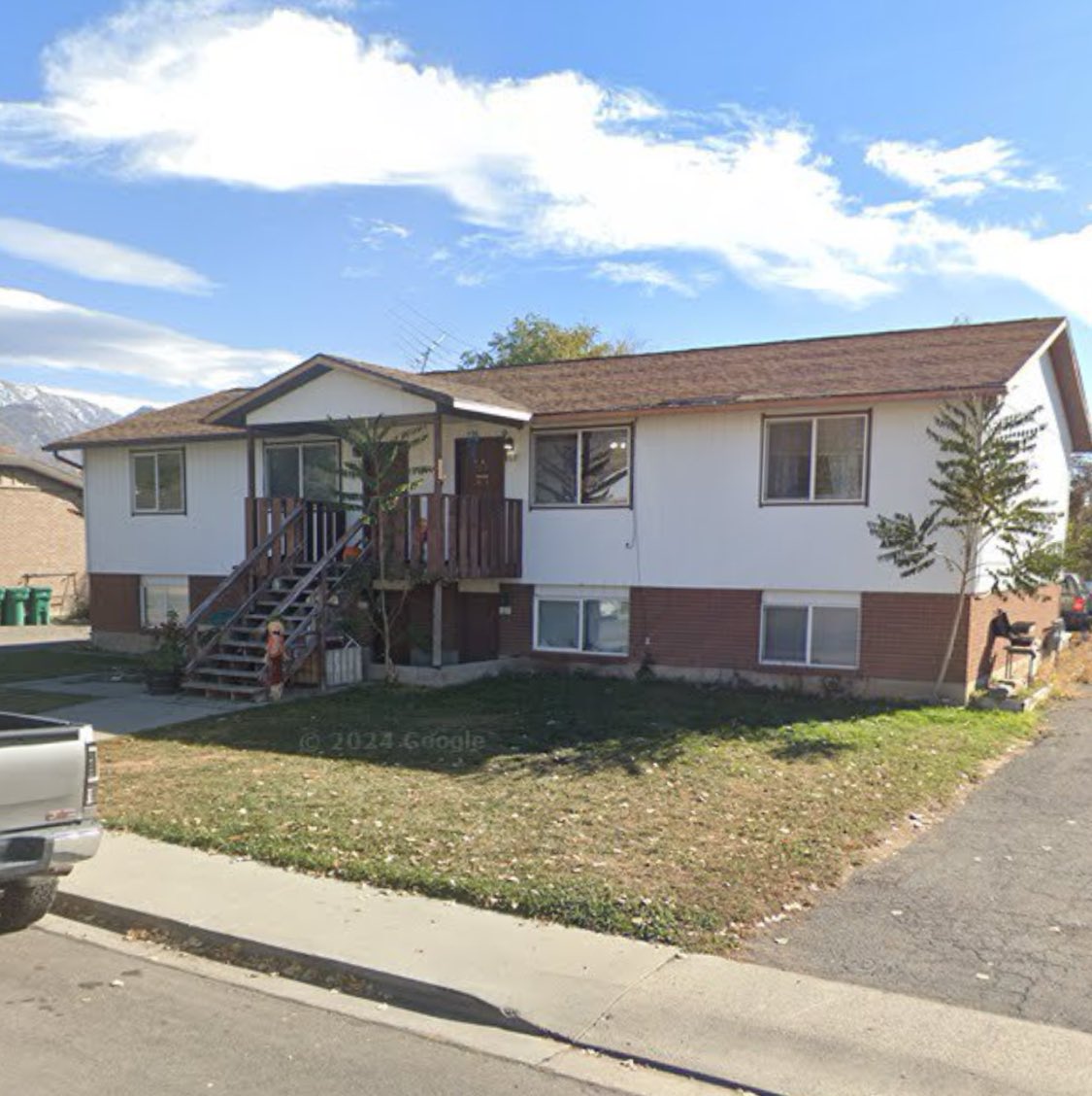 SLCScanner's tweet photo. #StructureFire 167 W 1015 N #Orem. #Orem & #ProvoFD responded to a fire. Reporting party advised that a smoker on the back deck caught fire. On arrival a #4Plex had heavy smoke and flames from the back of the units. All occupants safely evacuated except 2 dogs. #FF went interior to get the dogs and they were being treated for smoke inhalation. Within 45 min fire was knocked down. @RedCrossUtah will be assisting. App is courtesy of @pulsepoint. It’s awesome and covers #Utah and #WeberCounties.