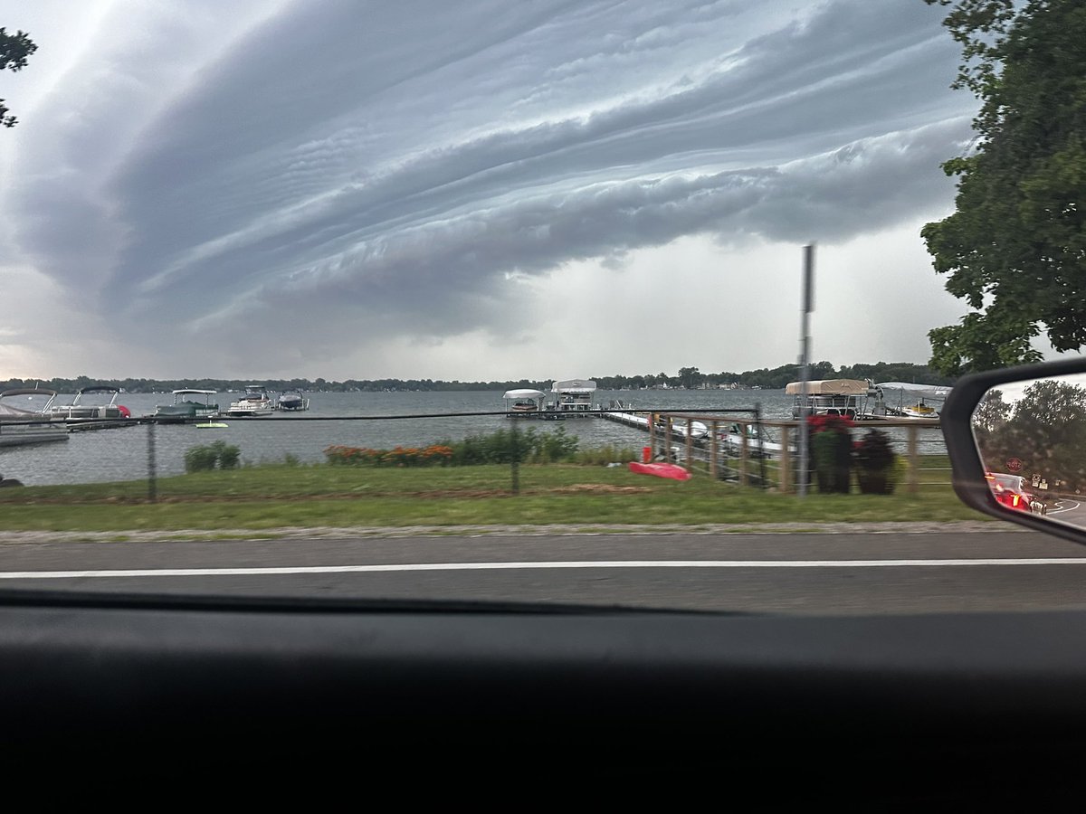 ivey_toria's tweet photo. Here in Michigan @MaxVelocityWX https://t.co/tTPcBrMFVD