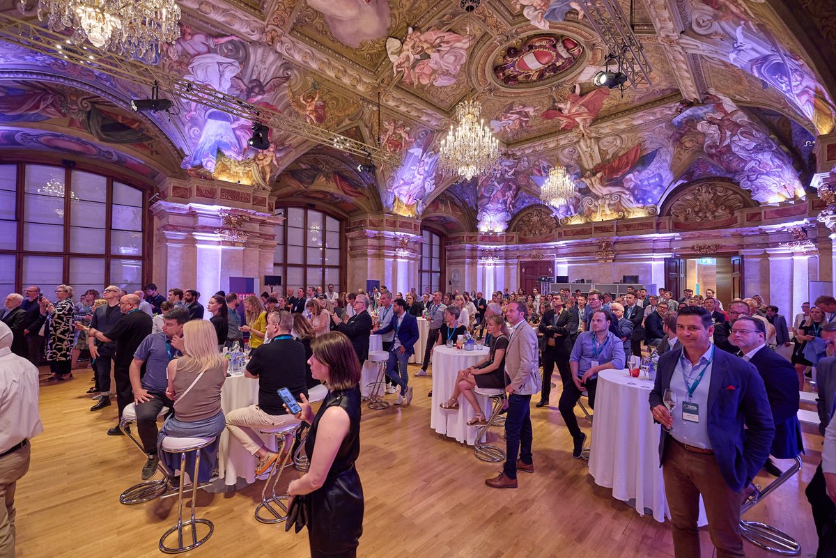 Im Rahmen des European Publishing Congress in Wien wurden am vergangenen Wochenende die Auszeichnungen des 25. European Newspaper Award vergeben. Geehrt wurden auch 14 unserer Mitglieder! 📰🏅👏 vszv.de/news/ #EuropeanNewspaperAward