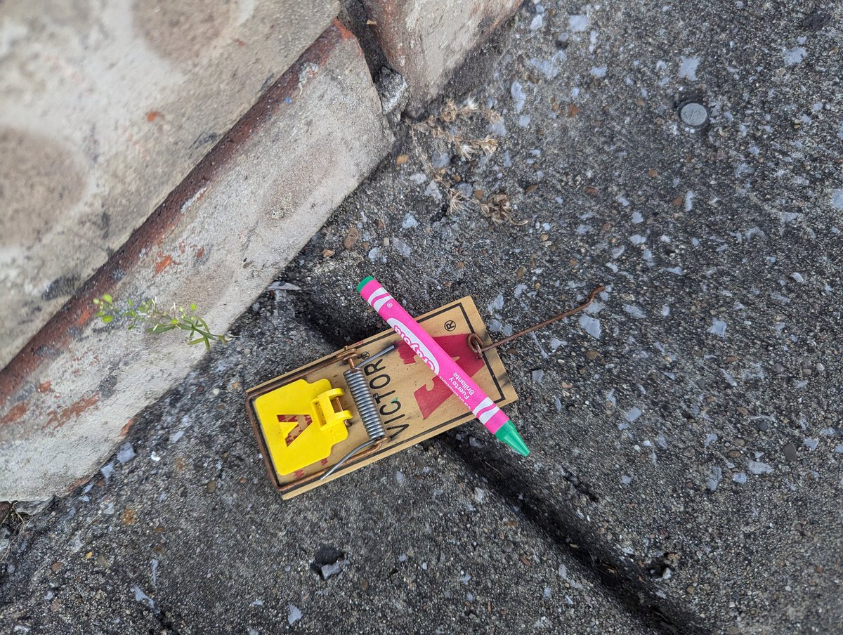 ArtWithMrE's tweet image. Not fallin&apos; for that again!!!  #arted #Artteacher #elementaryart #arthumor