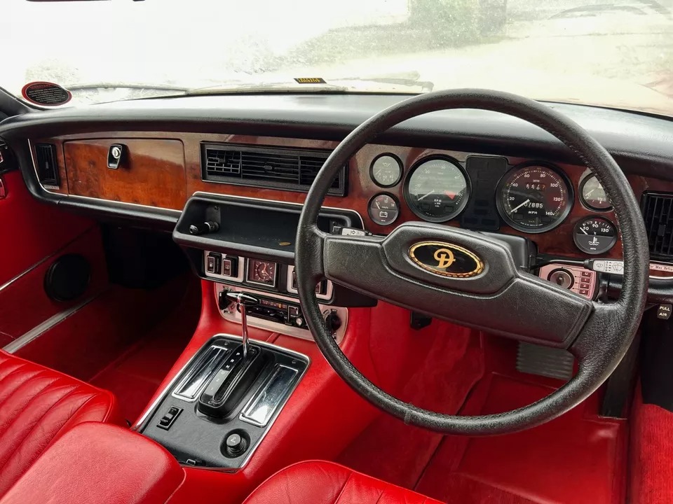 BarnFindsUK's tweet photo. Ad: 1979 Daimler Sovereign 4.2 Auto - Came off the road in 1982
On eBay here -->> https://t.co/Vc94ms2Zyk
#ClassicCarForSale #DaimlerSovereign #ClassicCarAuction #CarCollector #ClassicCarCommunity https://t.co/h9edIq8xvt