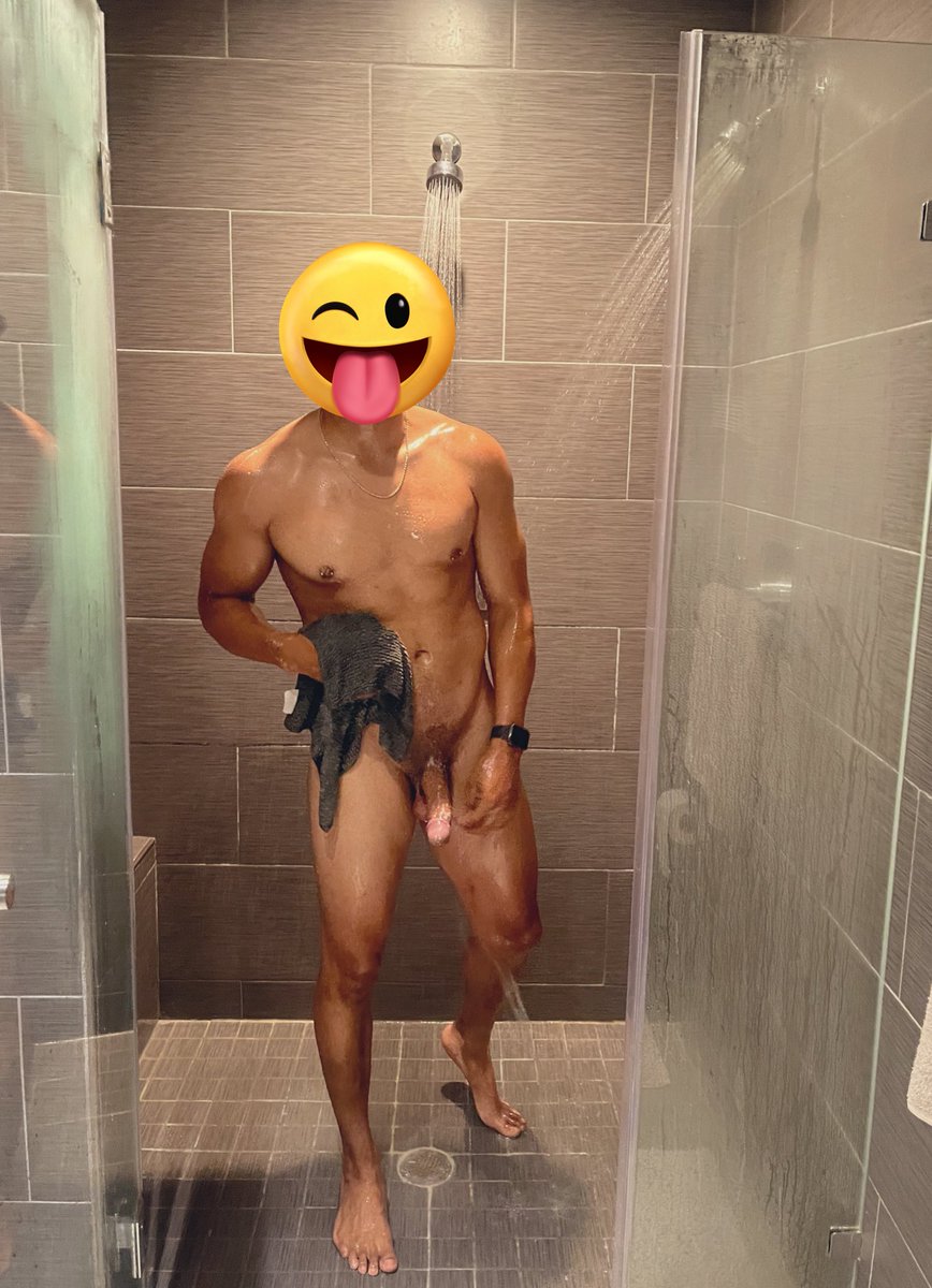 Cam_e_cams tweet media