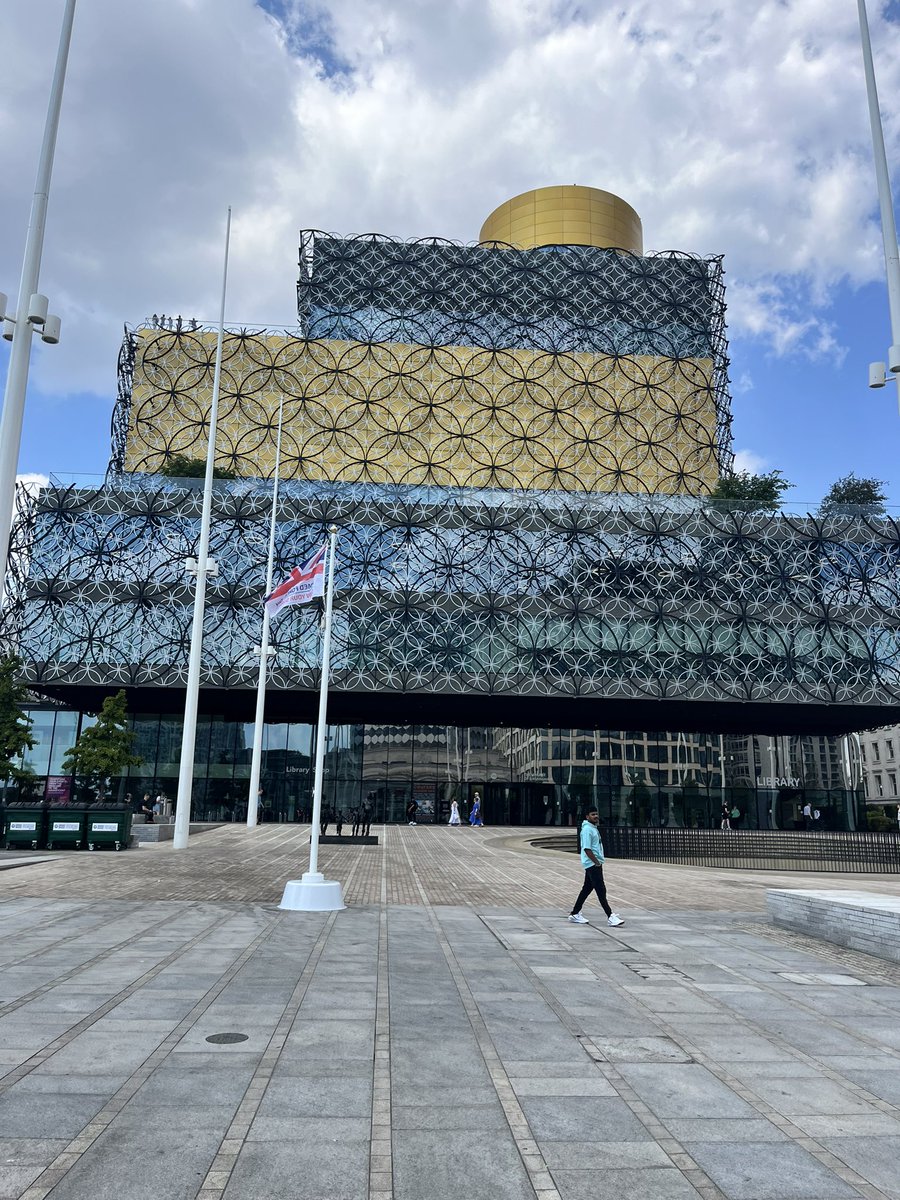 Lewis Goodall tweet media