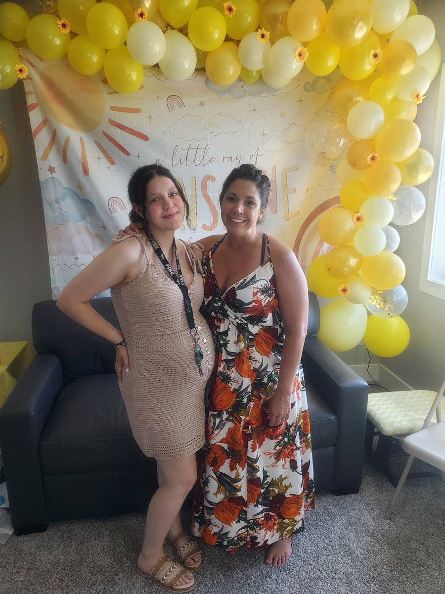 VeronicainIowa's tweet photo. Baby shower downstairs, men in the family watching the @WNBA upstairs.
#becausecaitlinclark
@CaitlinClark22 @IndianaFever https://t.co/mNeHi8BZV0