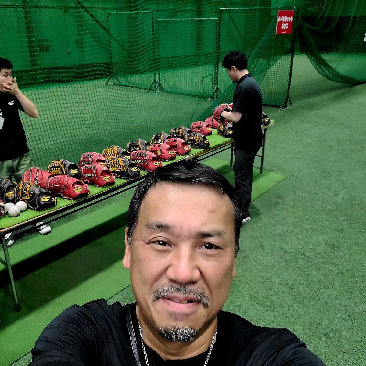 juteru_leather's tweet photo. ⁡本日、 #D_Quest さんの 神宮室内球技場 で行われている⁡
展示会 へお邪魔してきました。⁡⁡
⁡⁡
⁡ 若手たちは キャッチボールを100球近くやってました⁡www⁡
⁡⁡
⁡D-Questのスタッフの皆さん 色々丁寧なご説明 ありがとうございました！⁡
⁡⁡
⁡#ジュテルレザー https://t.co/FUBnLvj6jx