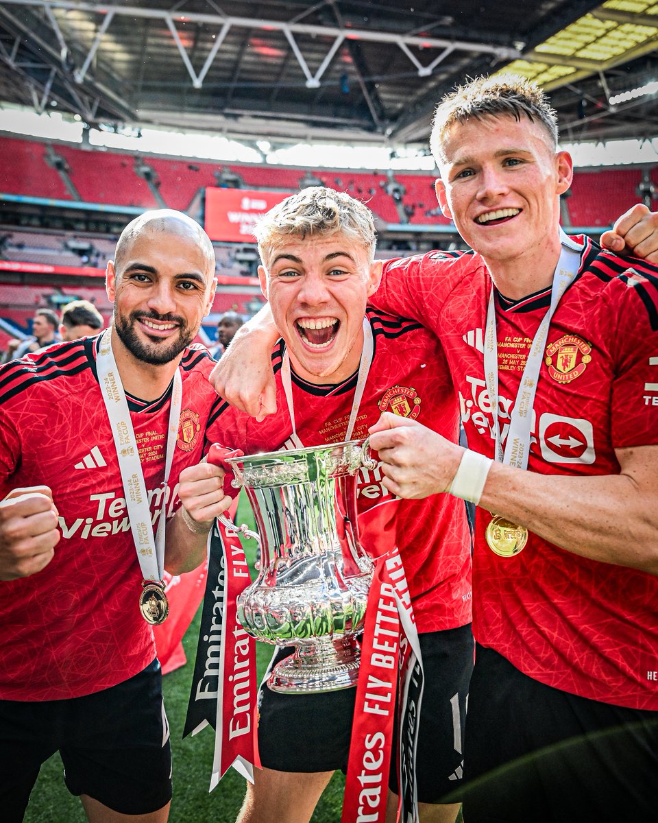 EmiratesFACup's tweet photo. One month since @ManUtd were crowned as #EmiratesFACup champions 🏆 https://t.co/0CwZMCfLtq