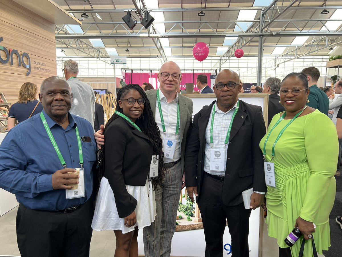 De start van het #VNGcongres2024 in het Groene Hart van Nederland in de kassen van Hoogeveen Plants in Hazerswoude Dorp.
Ook de bestuurders en raadsleden van #CaribischeNederland zijn aanwezig!