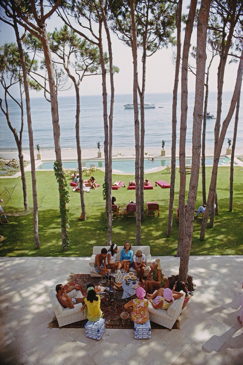 ATommylascelles's tweet photo. Me encantaría quedarme a vivir en las fotos de Slim Aarons. https://t.co/ivzXcrdZjo