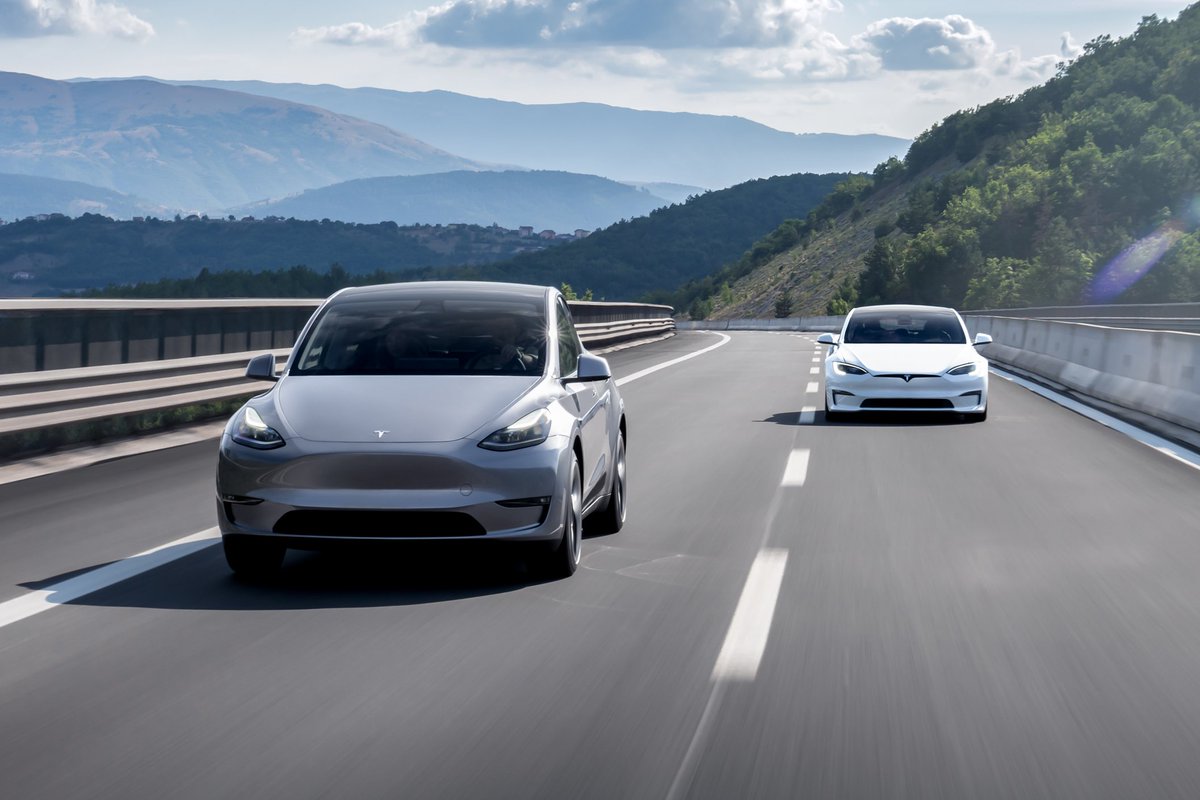 quietwheelscom's tweet photo. Tesla is relaunching free FSD transfers for new Model 3, Y, S, and X deliveries between June 24 - Aug 31, 2024. 📅 No trade-in required and stackable with all incentives! ⚡️ #Tesla #FSD #ElectricVehicles https://t.co/0oIEVUIWsM