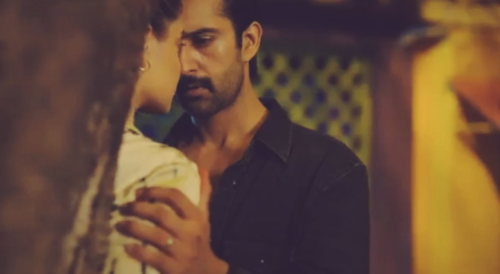 _moonchild_128's tweet image. If any comic horror and with a tint of romance if you wanna watch see this show have everything 🤌👏
Rather than shitty ass show claming to be horror and in return nothing #suhaganchudail 

#Aakhridastak #rajveersingh