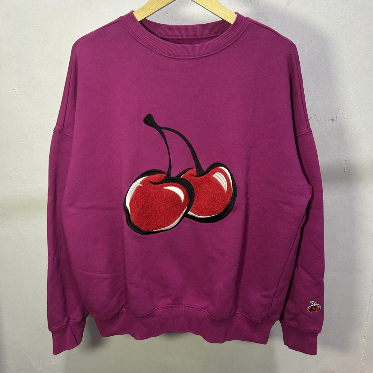 jinjinpreloved's tweet photo. 📍PRELOVED📍

KIRSH BIG CHERRY SWEATSHIRT IA [VIOLET]

Kondisi : Very Good Condition (9.5/10)
Size : 1 ( 120 x 63 cm)
Harga : Rp 130.000
Minus : cek slide 2
 
👕 Worn by Matthew Gray Gubler
✅ SUDAH LAUNDRY
✨ 100% ORIGINAL

Wts #zonauang #zonajajan #zonaba https://t.co/PA4eulEwPm