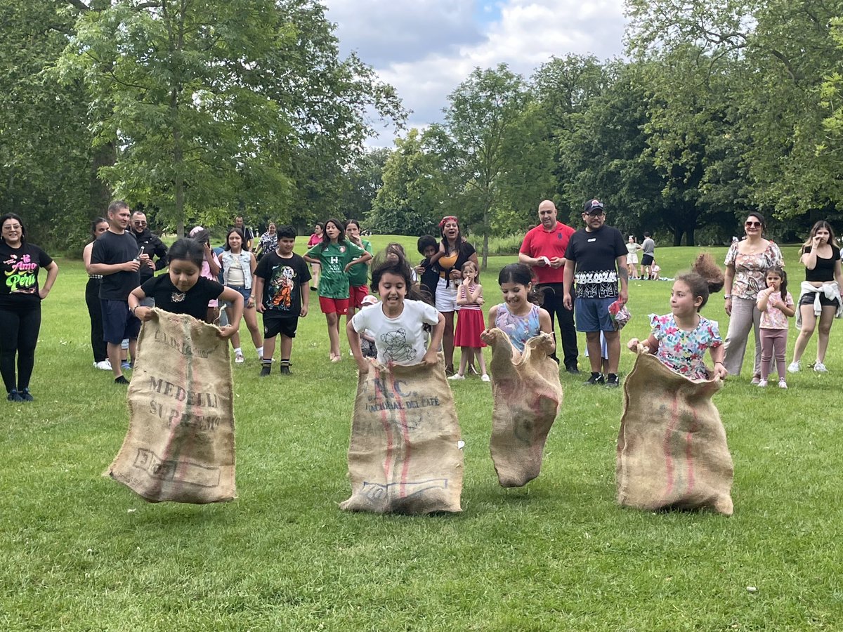 Los niños y sus familias siempre presente en la actividades de la Escuela Talentos. Juegos, comida, encuentros, mucha diversión. ⁦<a href="/CancilleriaCol/">Cancillería Colombia</a>⁩ ⁦<a href="/ColombiaNosUne/">Colombia Nos Une</a>⁩