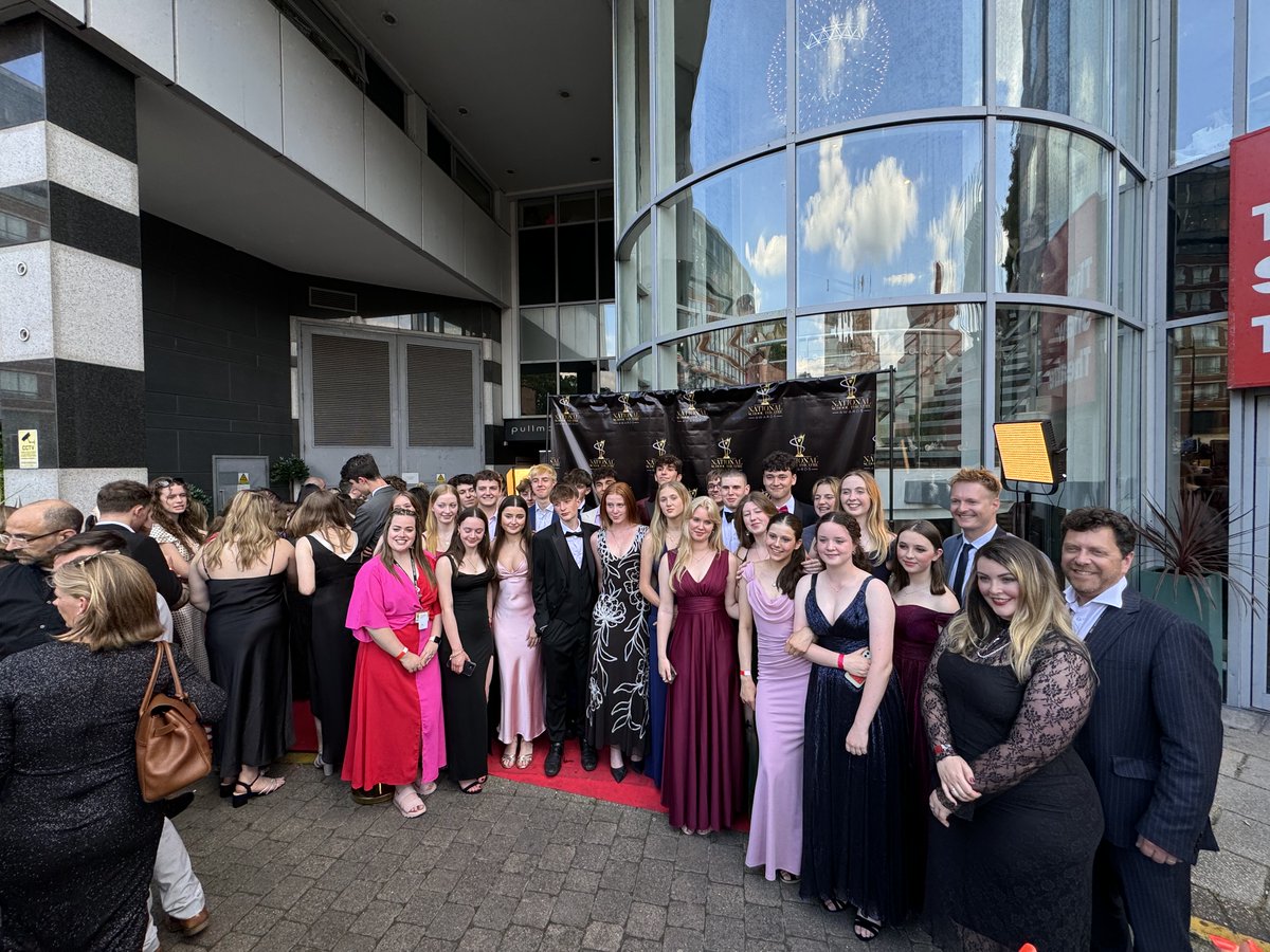 WellingtonUK's tweet image. What a way to top off an incredible academic year for the arts at Wellington College! The cast of ‘Master of the House’ performed brilliantly and did us all proud.
Not only that, we were absolutely delighted that Matthew L won Best Actor for his role as Valjean in Les Misérables!