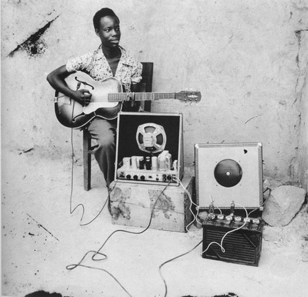 LitsaniChoukran's tweet photo. Le Premier Docteur de « beats» au monde, ce n’était pas @drdre, mais plutôt Docteur Nico, Kassanda! Une virtuose que même Jimi Hendrix reconnaîtra. Devinez ce que son pays a fait pour lui… https://t.co/NhXwuFS8gf
