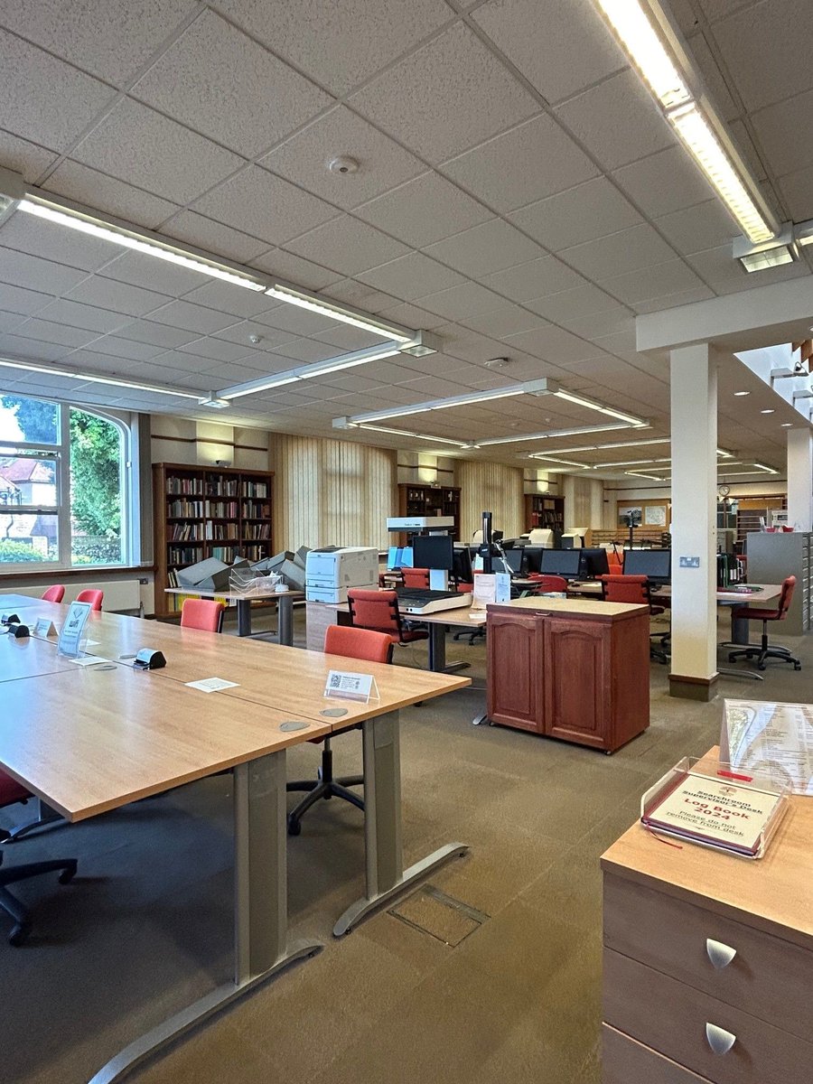 To improve line of sight on the supervisor desk 👀, we have rearranged the Searchroom! The index cards and the tall shelves of microfilm have now been moved behind the map cabinets.