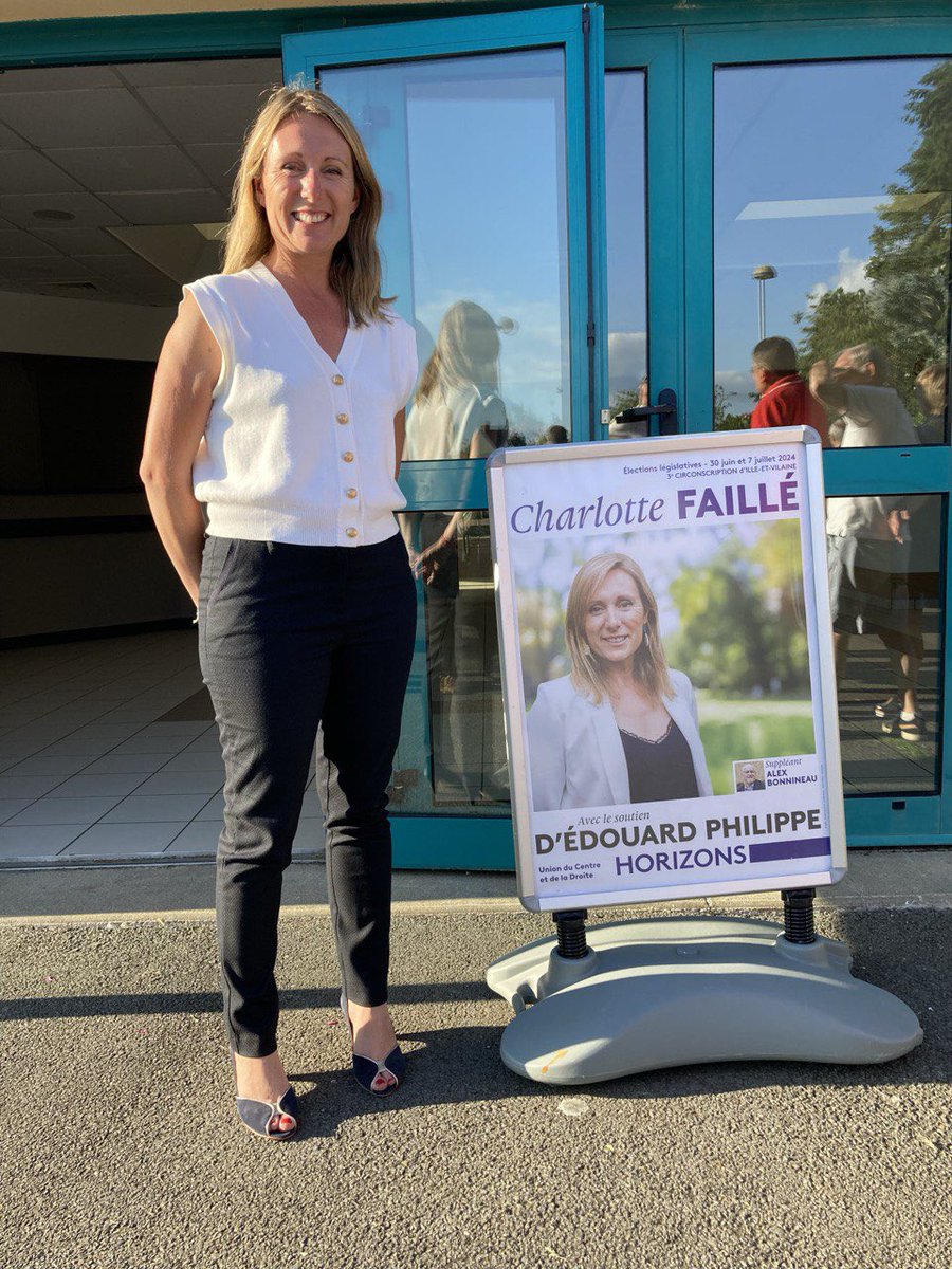 FailleCharlotte's tweet photo. 🔵 Réunion publique à Irodouër, où mon engagement a commencé en 2020 comme adjointe au maire. Merci au maire Mickaël Le Bouquin pour sa confiance, et à Marie Daugan pour m’avoir encouragée à lui succéder au conseil départemental. https://t.co/i5dtoNC1hY