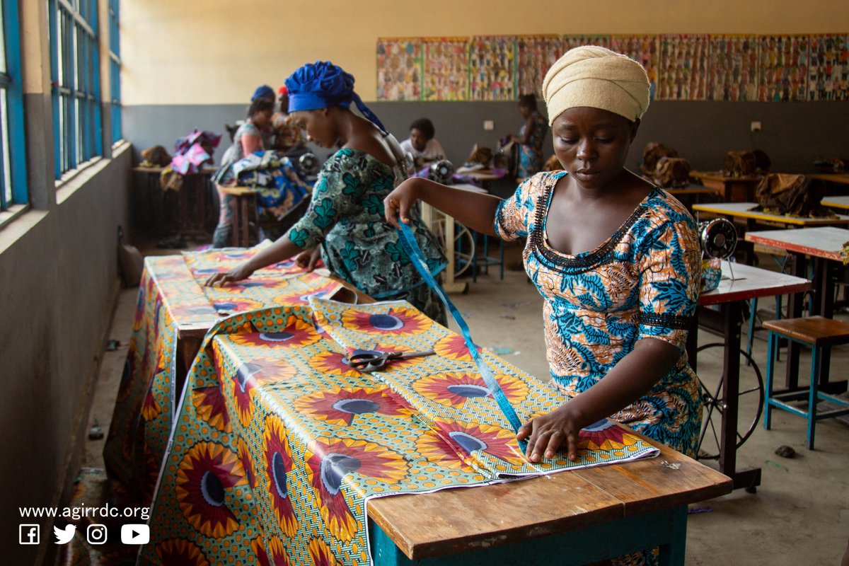 agir_rdc's tweet photo. Apres six mois de formation, 19 de nos apprentis couturières participent actuellement aux épreuves nationales des métiers. Aujourd'hui, elles ont commencé la partie pratique en réalisant la coupe des différents modèles choisis lors du tirage.
#FormationCouture #Empowerment https://t.co/SjwSK9mtK6