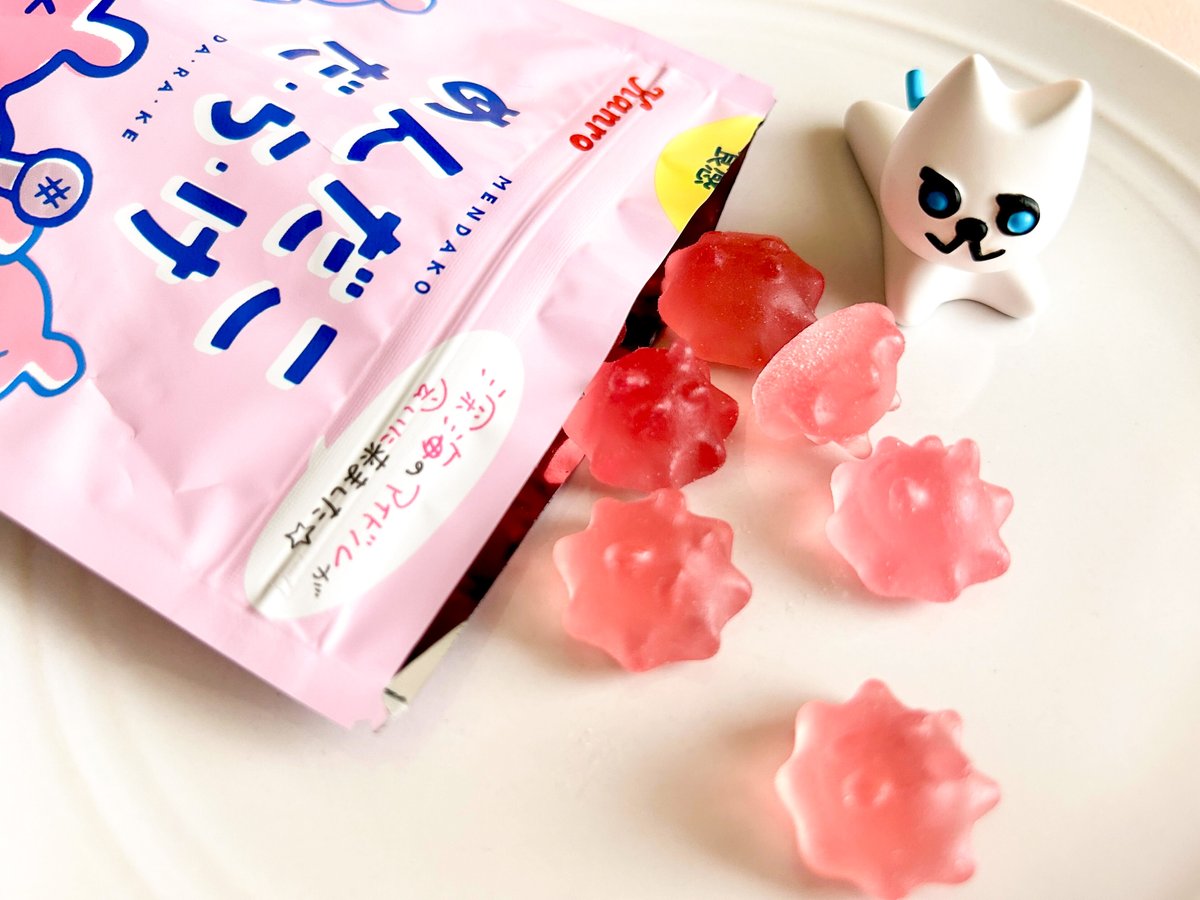 doorfumi2018's tweet photo. 【食べたぜ】かわいすぎる新作グミみつけたぜ。カンロの「めんだこだ・ら・け」ってやつ。
"深海のアイドル"めんだこさんが、桃ソーダ味のグミになって登場。ひとつひとつ足や耳がついてるのがたまらん。意外と弾力があって噛みごたえあるぜ。
#オヤツハント https://t.co/qtEvNv2OUb