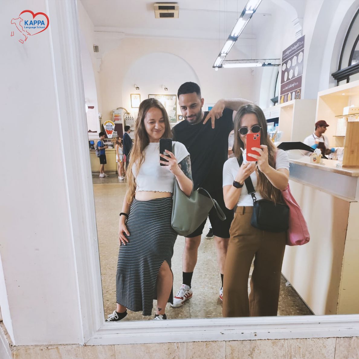 kappalanguage's tweet image. In visita alla più antica gelateria di Roma, il &quot;Palazzo del Freddo&quot; di Fassi!

#learnitalian #italianoL2 #italianclass #italiangelato #iostudioconkappa