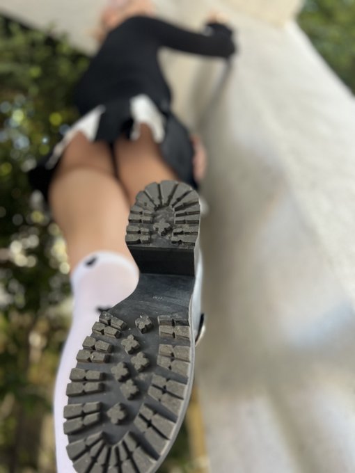 Follow the rabbit 🐰✨ #alice #in #hollywood https://t.co/kyZo00LePf<a href="/tag/alice"class="tags">#alice</a><a href="/tag/in"class="tags">#in</a><a href="/tag/hollywood"class="tags">#hollywood</a>