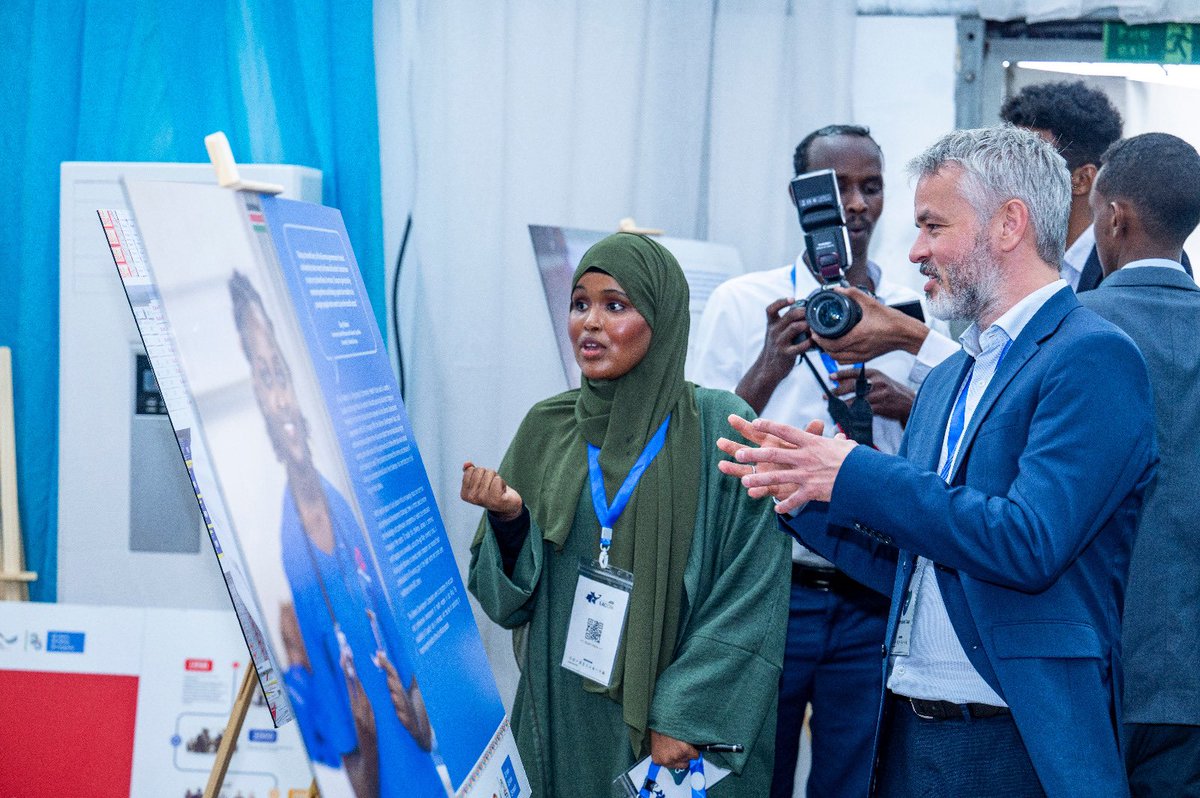 eacgiz's tweet photo. 📅 Day 1 of #EACON in Mogadishu, 🇸🇴kicks off with the President, ministers, business leaders & civil society coming together! 🌍 The atmosphere creates space to explore shared commitments to strong regional integration, knowledge sharing, & collaboration 🫱🏽🫲🏾. @Somalia @iucea_info https://t.co/HPG0siSRcc
