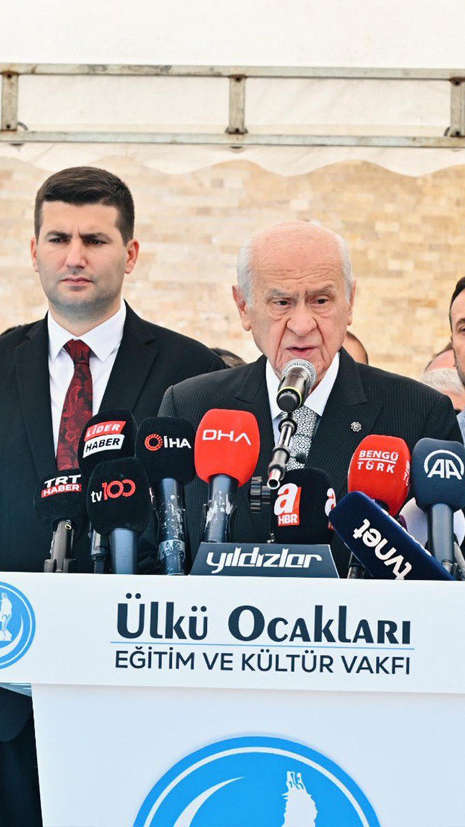 kampusten_haber's tweet photo. MHP LİDERİ DEVLET BAHÇELİ’DEN MENFUR CİNAYET ÜZERİNDE TEPİNENLERE TOKAT GİBİ UYARI!

Pensilvanya hukukunun değil Türkiye Cumhuriyeti hukukunun geçerli olduğunu müştereken ve açıklıkla göreceğiz.

Dalımızı kırmak için sıraya girenler sakın ayranımızı kabartmasınlar, sabrımızı zorlamasınlar, köklerini kurutmak bizim için an meselesidir.