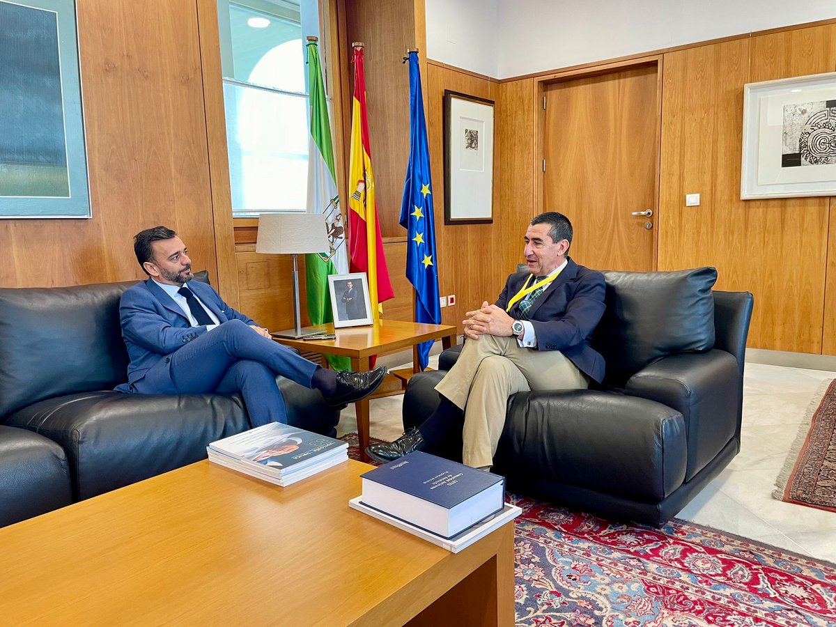 Cámara de Cuentas de Andalucía (@camaracuentas) on Twitter photo Reunión del presidente de la <a href="/CamaraCuentas/">Cámara de Cuentas de Andalucía</a>, <a href="/macarflo/">Manuel Alejandro Cardenete</a>, con una delegación del Consejo Andaluz de Colegios Profesionales de Economistas, encabezada por el decano, Francisco José Tato, y la presidenta de la Comisión de Auditoría, Ana Mª Moreno. Reunión del presidente de la <a href="/CamaraCuentas/">Cámara de Cuentas de Andalucía</a>, <a href="/macarflo/">Manuel Alejandro Cardenete</a>, con una delegación del Consejo Andaluz de Colegios Profesionales de Economistas, encabezada por el decano, Francisco José Tato, y la presidenta de la Comisión de Auditoría, Ana Mª Moreno.