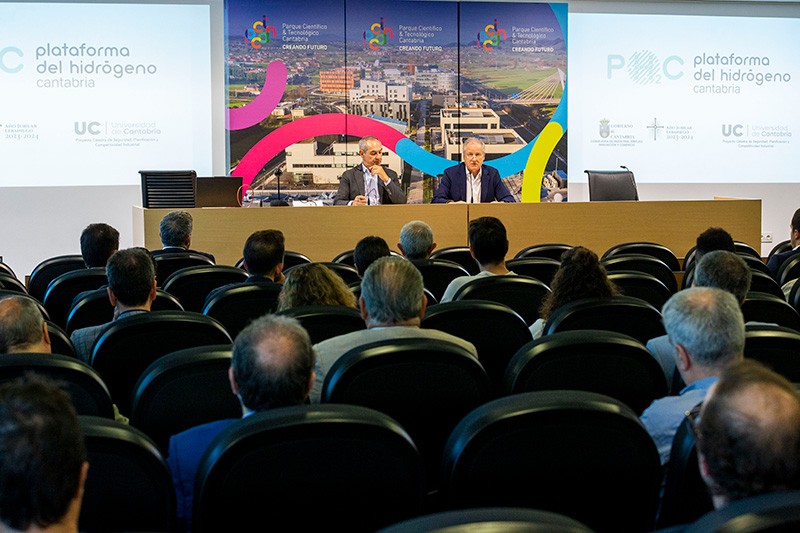 cantabriaes's tweet photo. ♻️ Arasti afirma que Cantabria parte “en muy buena situación” en el incipiente sector del #hidrógeno verde

👉 El consejero de Industria abre el encuentro de la Plataforma del Hidrógeno de Cantabria, celebrado hoy en el Parque Científico y Tecnológico

https://t.co/sF0QzqN0Ug https://t.co/e2Srs2lGep