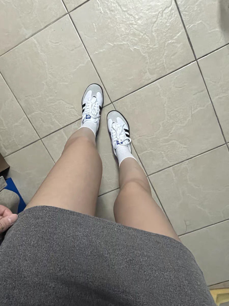 befastagin's tweet photo. 活着的意义就是为了让女神过的更高贵 让你爹去工地搬砖孝敬我 让你妈去卖B给我赚钱（胸上纹我的收款码）你们全家都是我的提款机工具 祖祖辈辈流传着下贱当狗的基因 #女S调教贼狗 #女性崇拜 #提款机奴 #玉足 #白给 https://t.co/Cy8cdj3YmO