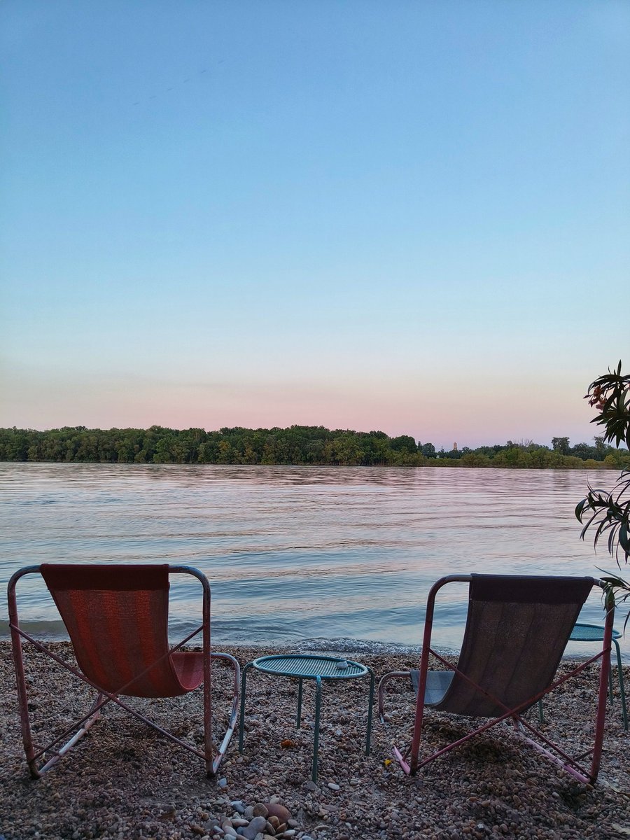 olenalyyy's tweet photo. One of the most charming spots at Romai Part, Budapest 📍Fellini Culture Pub 🌊💙 #Budapest #Hungary #SubscibeHere #Danube #naturescenery #explore #exploreBudapest https://t.co/kCTeqQbU16