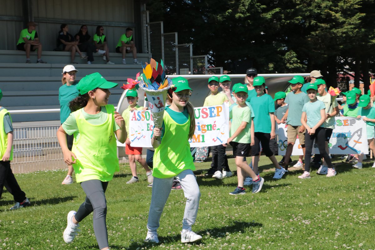21 classes organisatrices pour 42 autres qui participent: hier à <a href="/VilleArras/">Ville d'Arras</a>, c’était la formule gagnante de la rencontre #olympique phare de l’<a href="/USEP62/">USEP Pas-de-Calais</a> en appui de la dynamique #LesenfantsfontleursJeux <a href="/Paris2024/">Paris 2024</a> <a href="/dsden62/">DSDEN du Pas-de-Calais</a> <a href="/education_gouv/">Ministère Éducation nationale</a> <a href="/Sports_gouv/">Ministère des Sports 🇫🇷</a> 
➡️usep.org/index.php/2024…