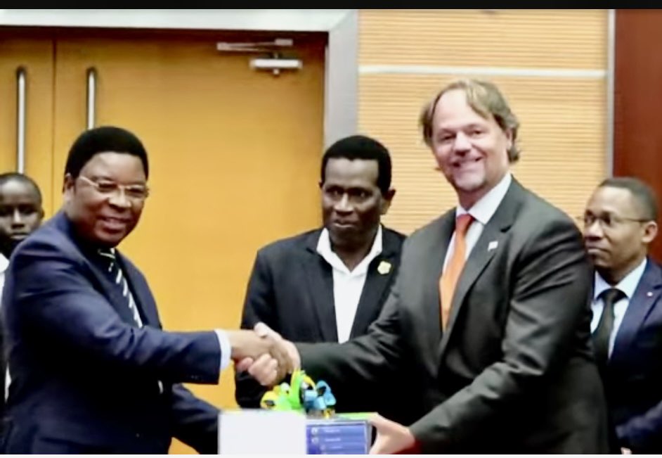Mark Bryan Schreiner 🇺🇳 (@markb_schreiner) on Twitter photo #Census data ensures everyone is visible - so that no one is left behind.
Rt Hon Prime Minister <a href="/KassimMajaliwa_/">Kassim Majaliwa Majaliwa</a> launches Basic Demographic & Socioeconomic Profile report
👏 <a href="/NBSTanzania/">NBS</a> ensuring critical data available to guide investment & planning 🇹🇿
<a href="/TZWaziriMkuu/">Ofisi ya Waziri Mkuu</a> #TDV2050 #Census data ensures everyone is visible - so that no one is left behind.
Rt Hon Prime Minister <a href="/KassimMajaliwa_/">Kassim Majaliwa Majaliwa</a> launches Basic Demographic & Socioeconomic Profile report
👏 <a href="/NBSTanzania/">NBS</a> ensuring critical data available to guide investment & planning 🇹🇿
<a href="/TZWaziriMkuu/">Ofisi ya Waziri Mkuu</a> #TDV2050