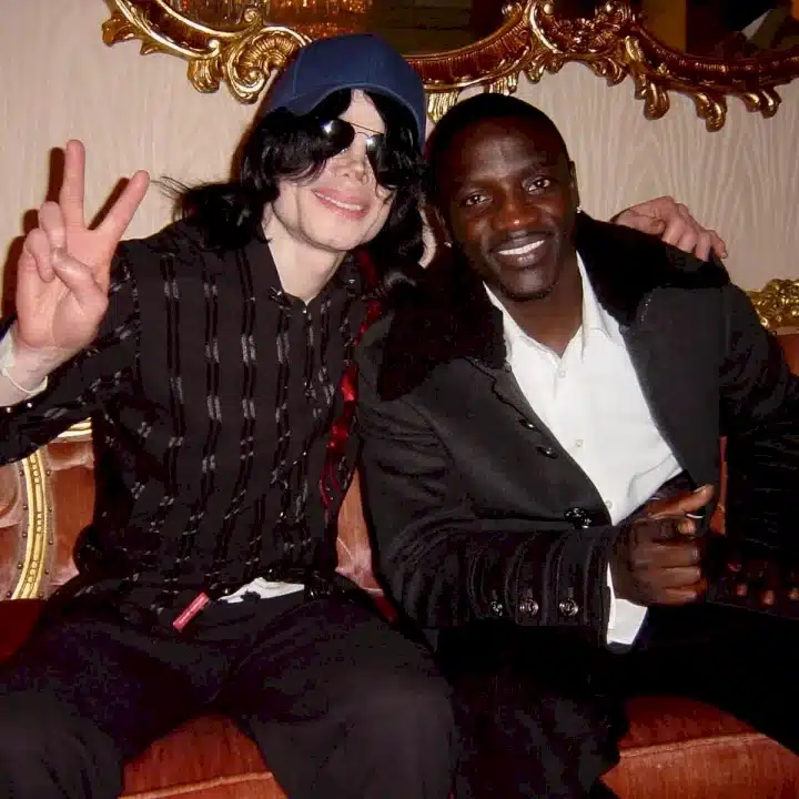ClassicFM973's tweet image. #TCMS W/@Caesarimmortal
NP- 'HOLD MY HAND'
ARTIST(S)- MICHAEL JACKSON FT. AKON
#TruthTuesday