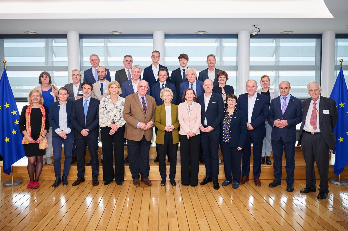 FoodServiceEU's tweet image. Grateful to @EU_Commission President @vonderleyen  for her commitment with the 🇪🇺 agri-food sector! 🍅

We shared with her the #ContractCatering perspective in the context of the #StrategicDialogue on the Future of 🇪🇺 #Agriculture. 🥬