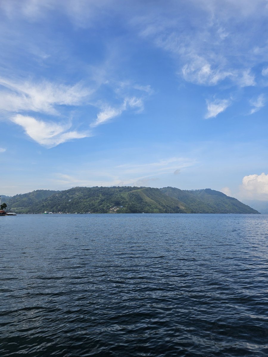 I nak buat senarai barang kena bawa kalau travel luar negara. 

Since last week my first time ke luar negara. Lama juga i research apa perlu dan tak perlu 

A thread.