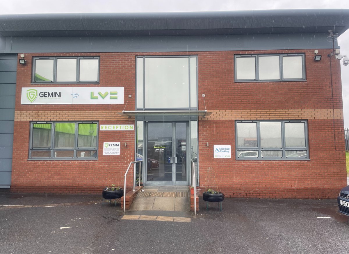 sykespickavant's tweet photo. Out with the old, in with the new! 

Gemini ARC, Manchester have got their new Pneumatic Coil Spring Compressor! The universal piece of equipment for assembling and disassembly struts and coils springs. 

#sykespickavant #springcompressor #manchester #385801sp https://t.co/PRDqKEuhkN