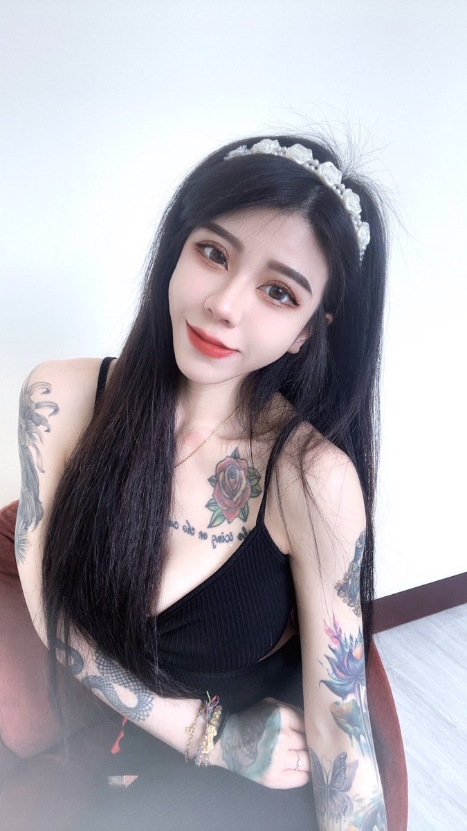 duoduo0323's tweet photo. 誰要試試我的女人味？ https://t.co/RLZvehvCQ5